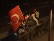 Darbe videolarının en ilginci de bu tankla konvoy