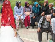 ‘Davulsuz çıkmam’ dedi, damat tarafını 3 saat kapı önünde bekletti!