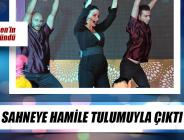 Gülşen sahneye hamile tulumuyla çıktı