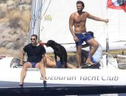 Kıvanç Tatlıtuğ, Çağatay Ulusoy’u teknesinde ağırladı