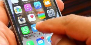 Uzun süre cep telefonu kullanmak gözü bozuyor