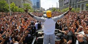 LeBron James’ten Clinton’a destek