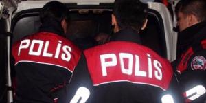 Kimlik kontrolü yapan polise kafa attı