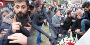 Şehit töreninde CHP’nin çelengi parçalandı!