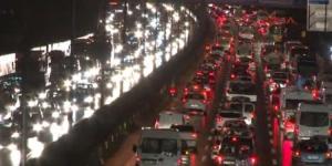 İstanbul’da kar başladı, trafik felç oldu!