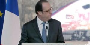 Hollande konuşurken silah patladı!