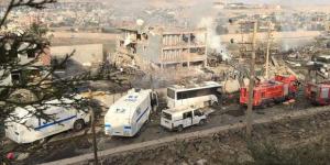 Bomba yüklü araç polis noktasında patlatıldı: 8 şehit, 45 yaralı