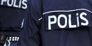 İzmir’de bir otomobilde 2 el bombası, 5 tabanca bulundu