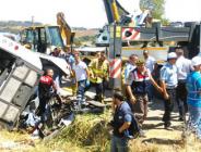 Yolcu otobüsü şarampole yuvarlandı: 3 ölü, 20 yaralı
