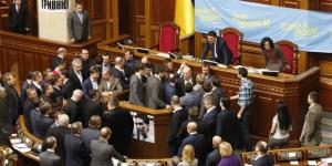 Ukrayna Parlamentosu’nda yumruklu kavga