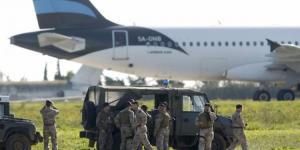 Libya uçağı 118 yolcusuyla kaçırıldı!